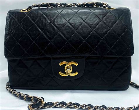 comment reconnaitre un vrai sac chanel|Authentification des sacs Chanel : exemples réels ou faux.